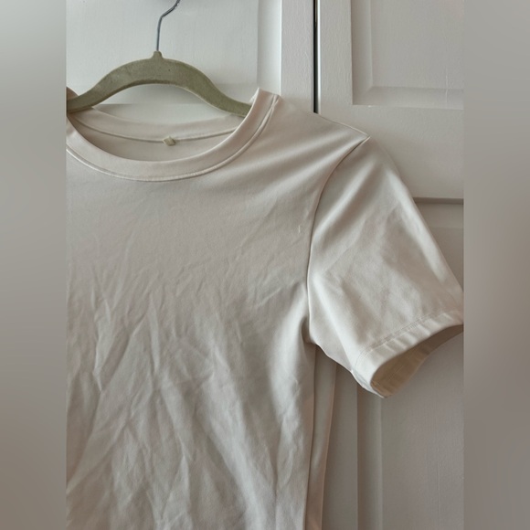 NWOT H&M Move Ivory Athletic T-Shirt Size S SoftMove DryMove Fitted Tee - Picture 8 of 11